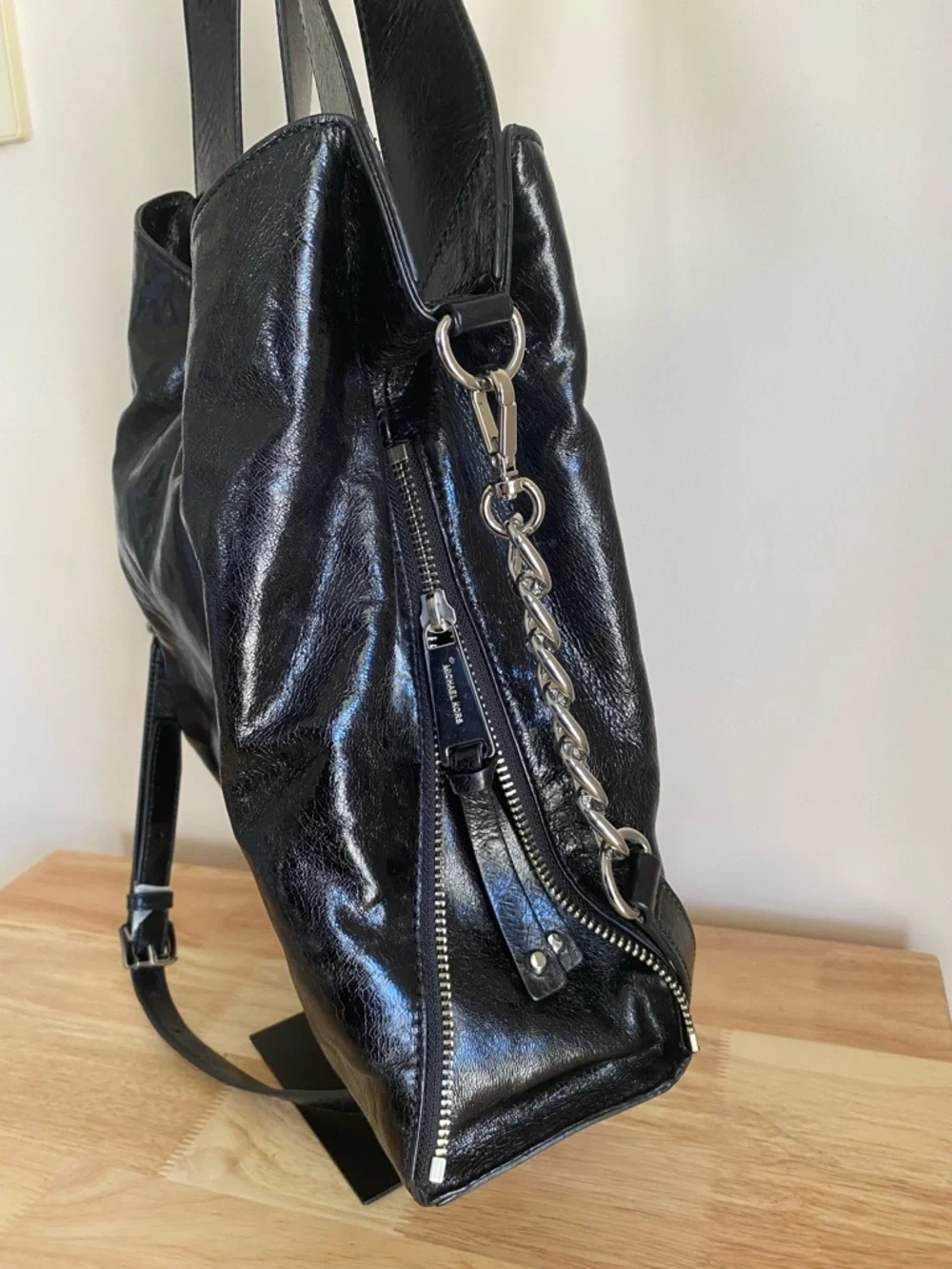 Michael Kors Devon Black Leather Shoulder Bag with Silver Chain Detail - Picture 3 of 12